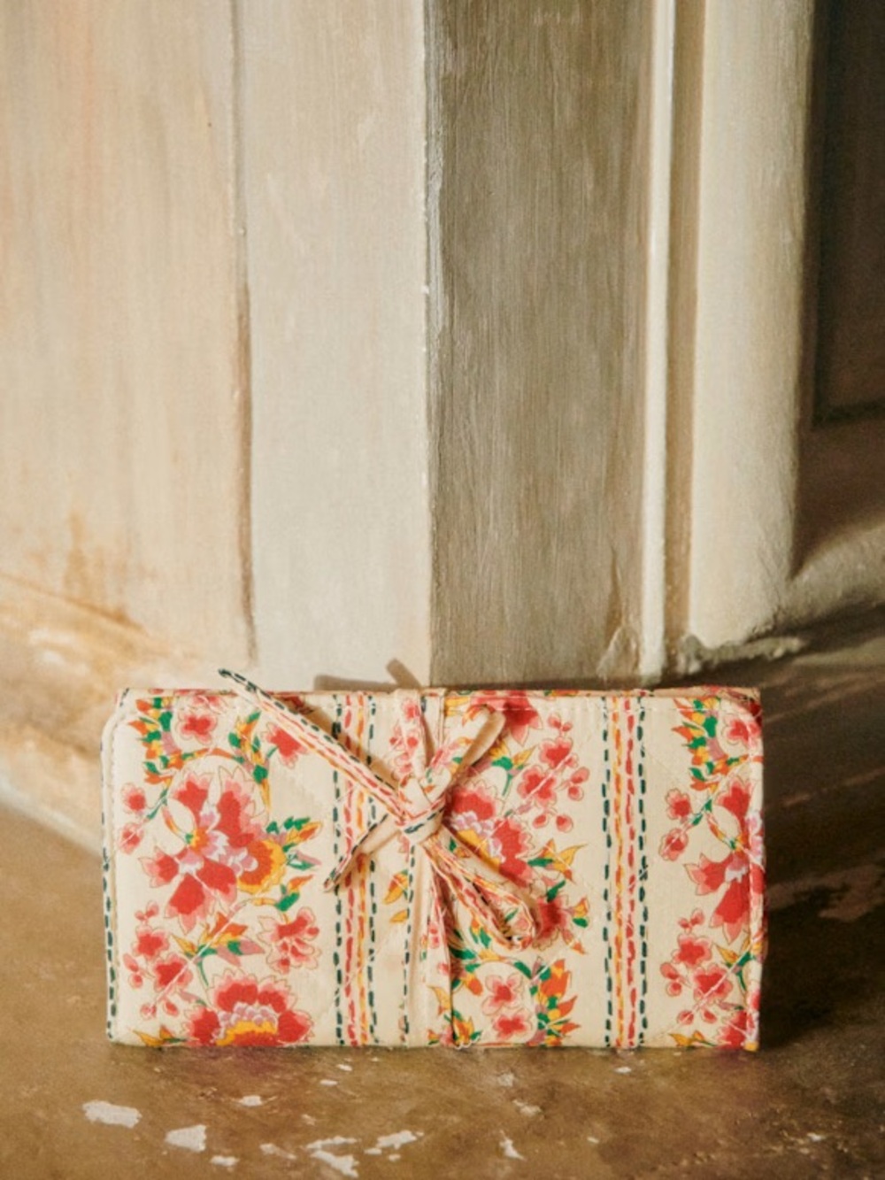 SEZANE JEWELRY POUCH WRAP. FIORI.